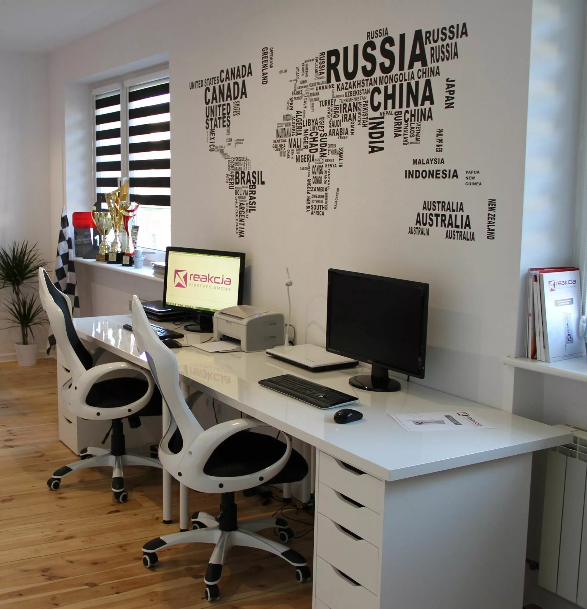 Beliani Mustavalkoinen Työtuoli ICHAIR - Image 3