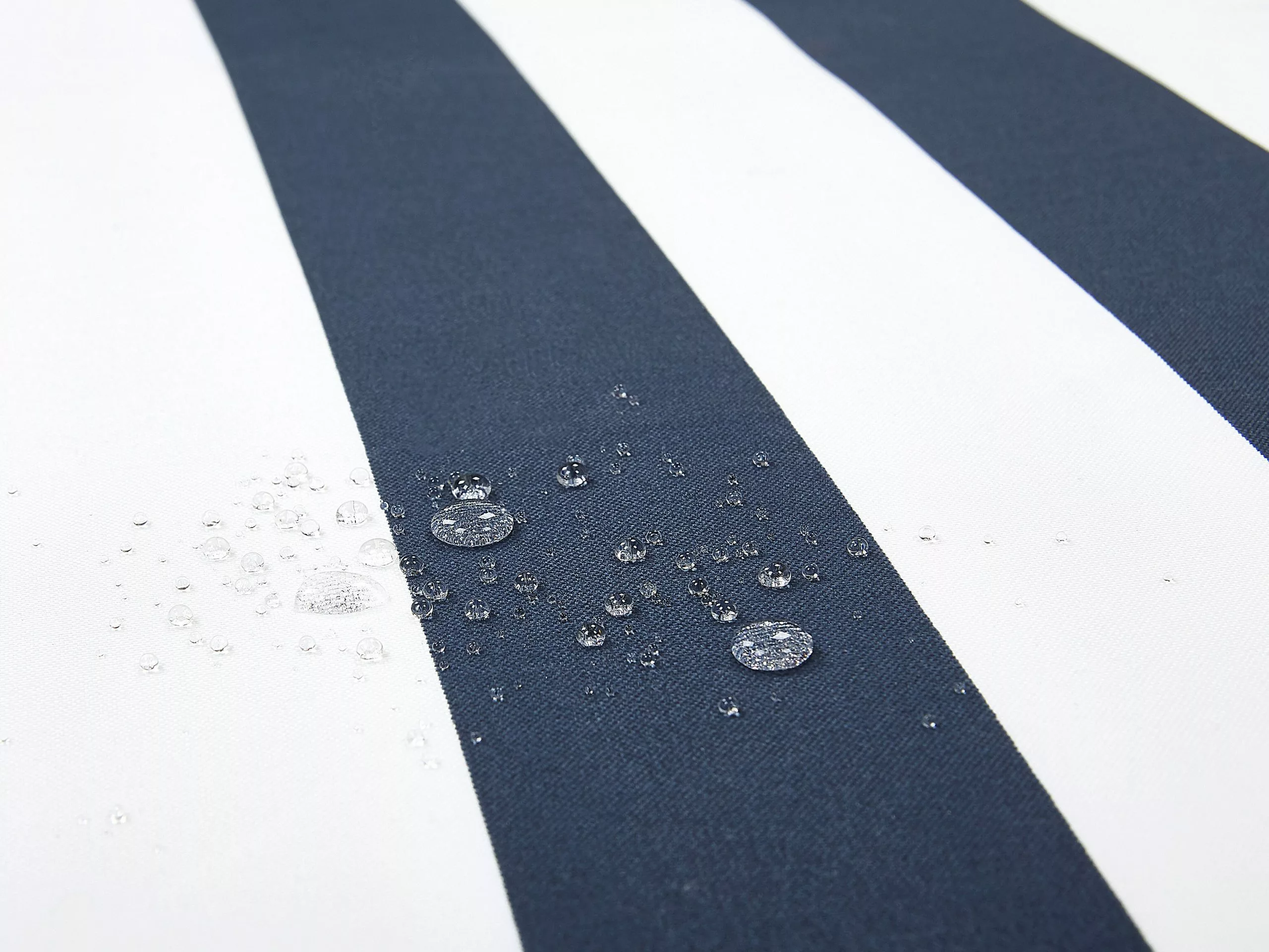 Beliani Puutarhapenkki Vaalea Akasiapuu Laivastonsininen 160 Cm VIVARA - Image 9