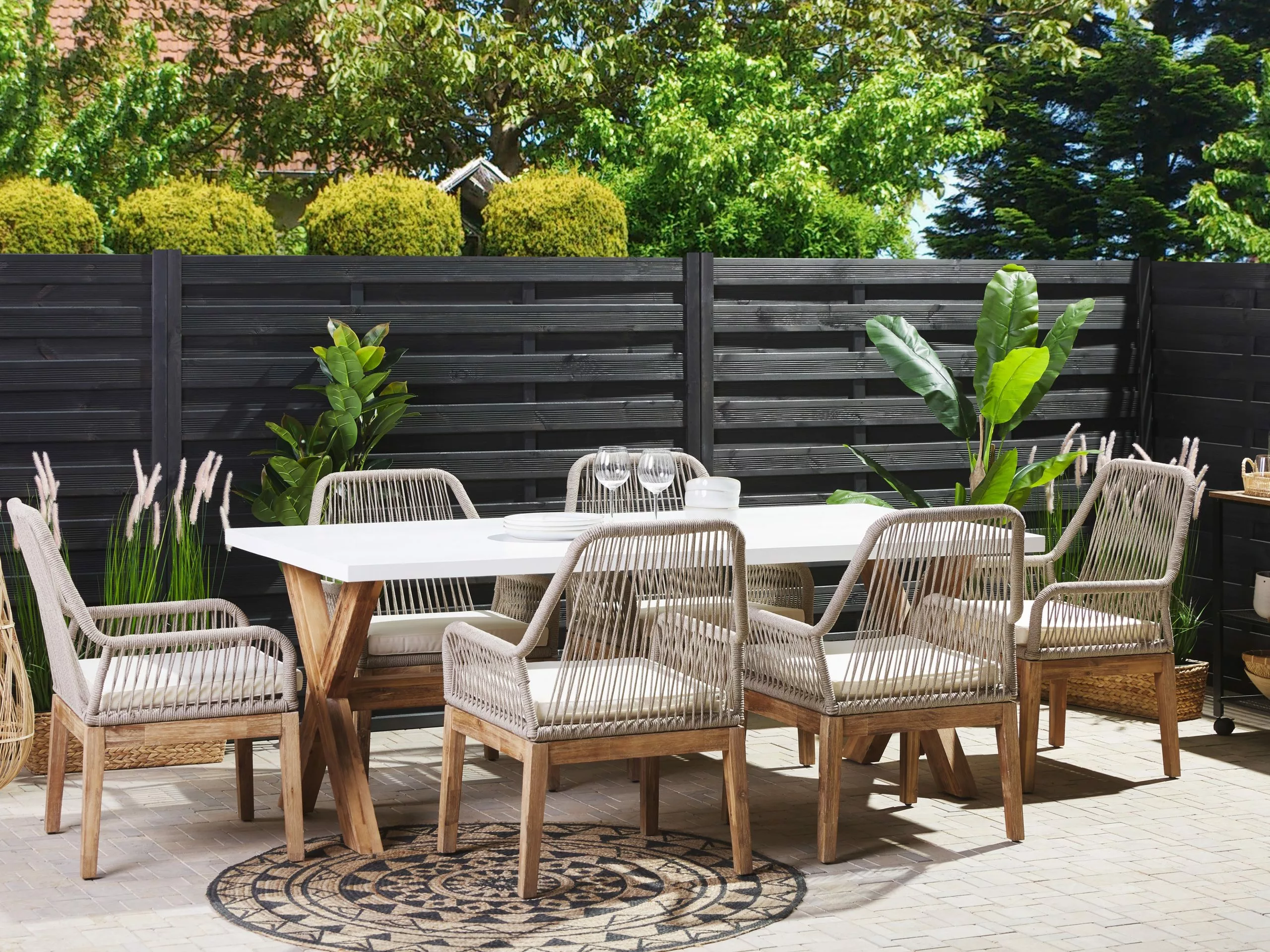 Beliani Ulkoruokaryhmä 6-isttuttava Valkobeige OLBIA - Image 2